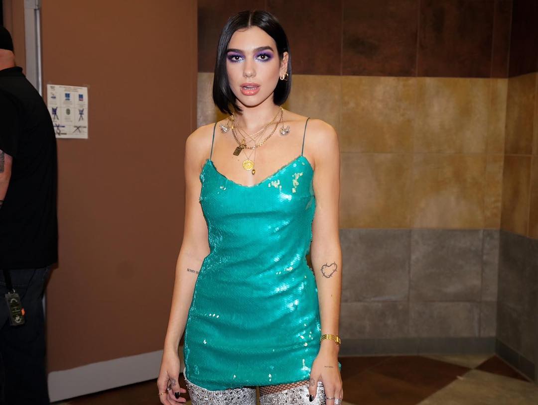 Відома співачка вийшла на сцену у сукні від українського дизайнера